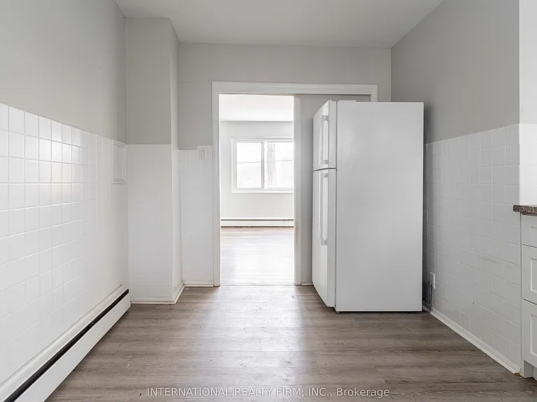 75 King Edward Ave — Photo 19