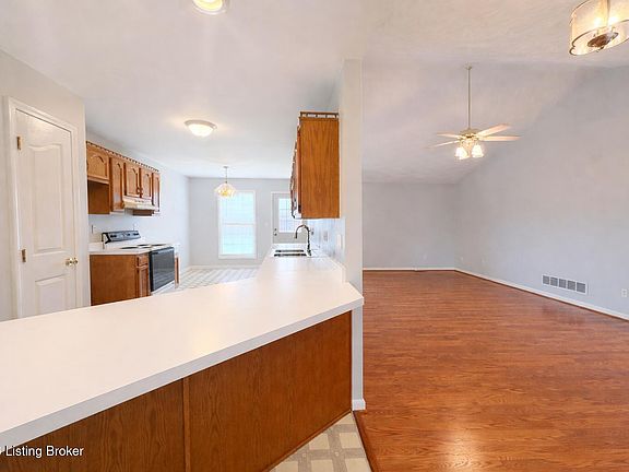 2nd image of 333 Harding Dr