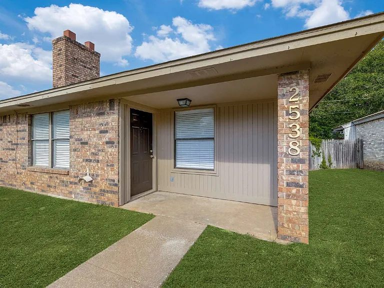 2538 Windy Pine Ln — Photo 2
