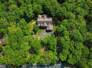 229 Washington Dr, Hawley, PA 18428