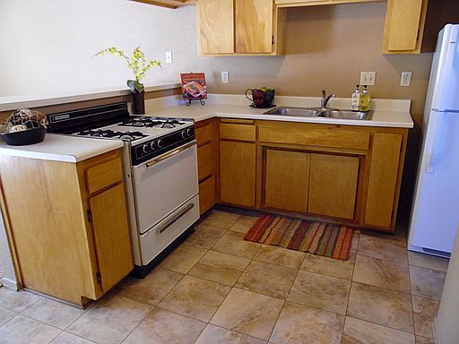 3rd image of 74024 Pinon Dr APT C