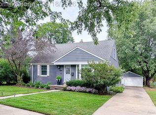 1617 Penistone St, Birmingham, MI 48009