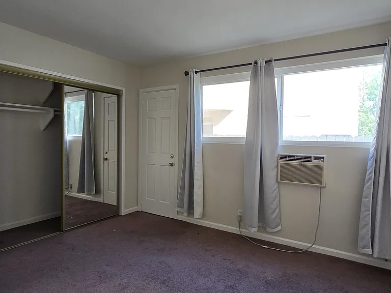 1302 Lyndon St #6 — Photo 9