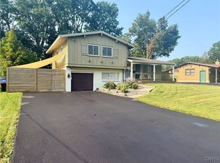 210 Blackberry Rd, Liverpool, NY 13090