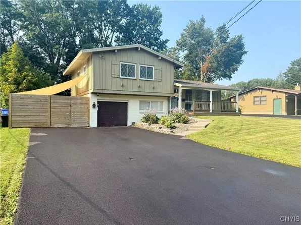 210 Blackberry Rd, Liverpool, NY 13090