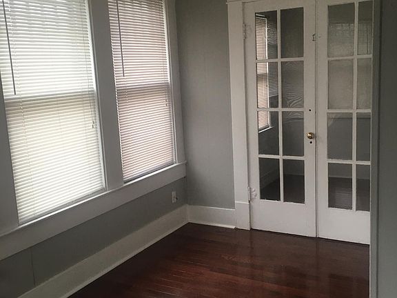 2nd image of 1032 W Magnolia Ave