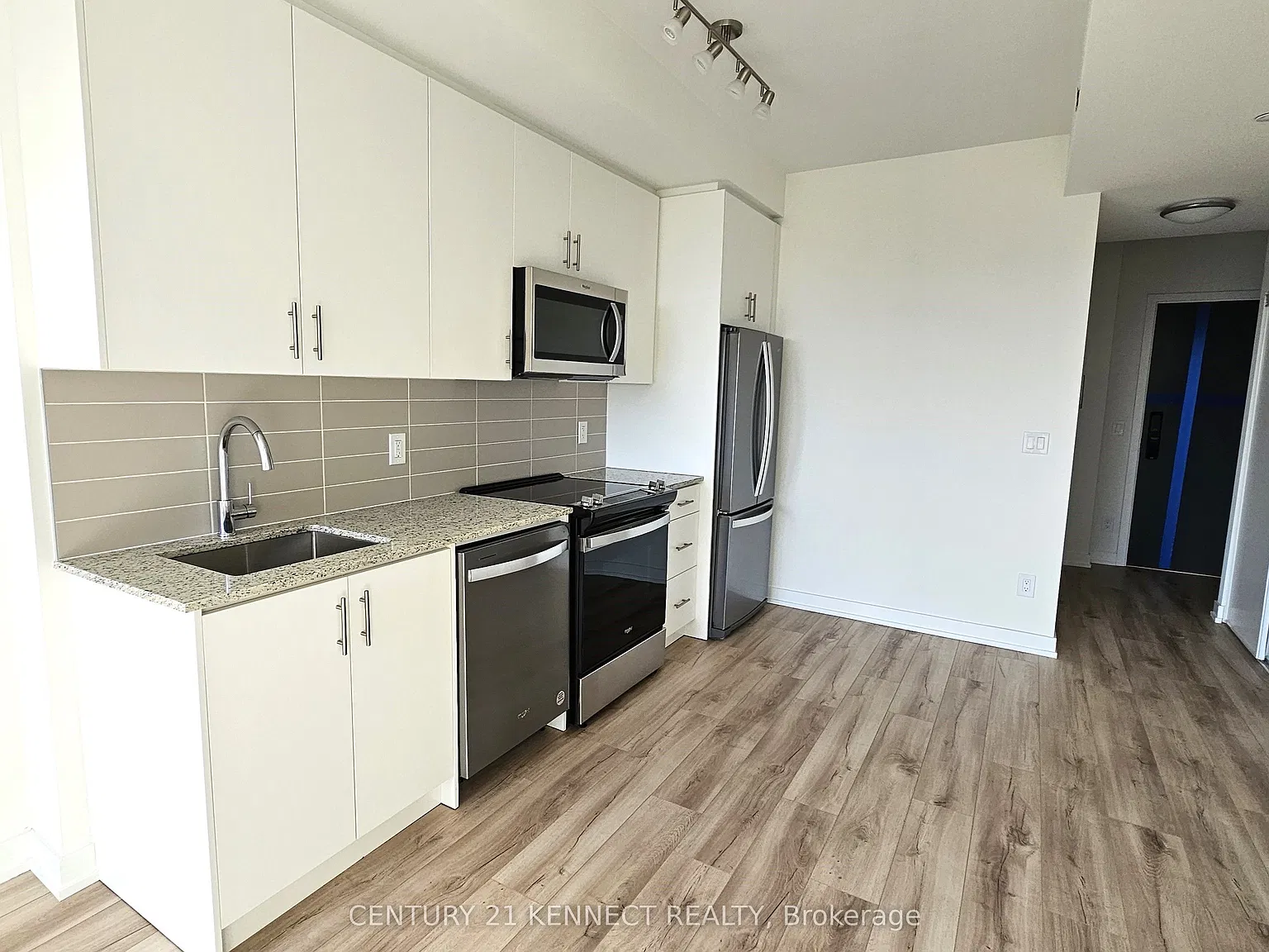 Oakvillage 3 Condos — Photo 4