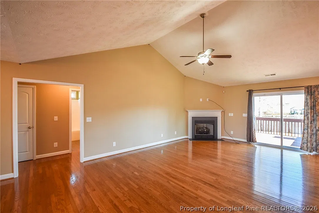 3 bed, 2.0 bath, 2135 sqft, $2,000 — Photo 3