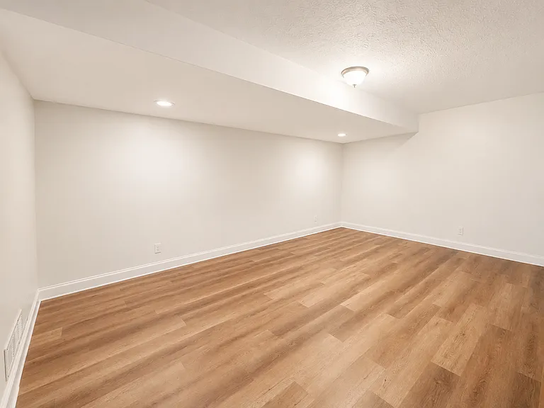 9205 Whitegate Ct — Photo 37