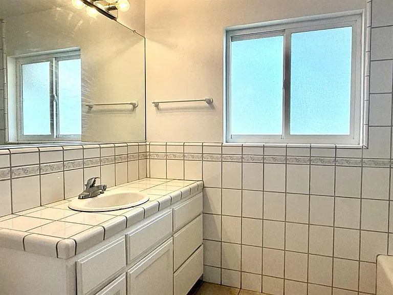 2335 N Douty St — Photo 11