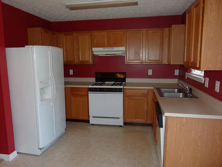 402 Village Overlook Dr — Photo 3