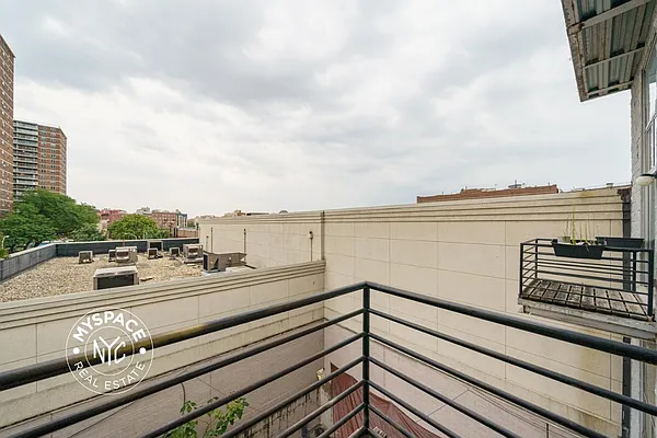 Rented by MySpaceNYC | media 9