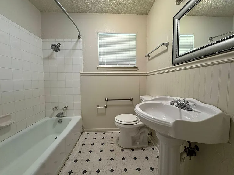 1409 Gardenia Ave — Photo 10