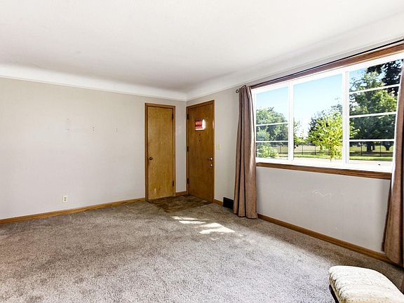 5th image of 3951 Penn Ave N
