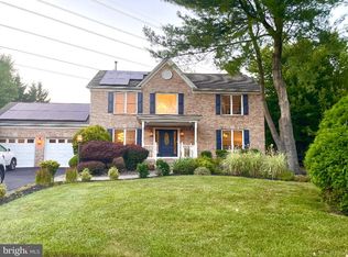 4 Stuart Ln W, Princeton Junction, NJ 08550