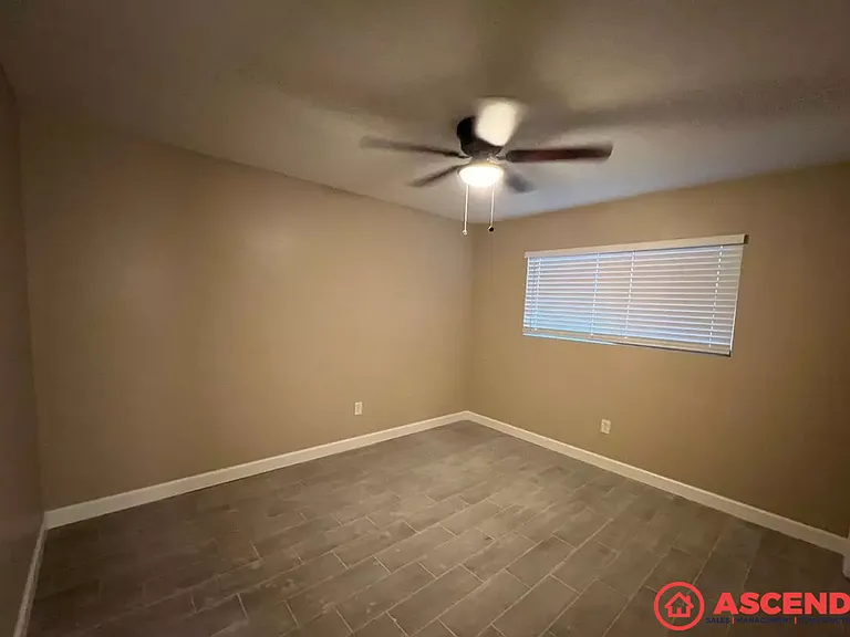 821 Oregon St — Photo 12