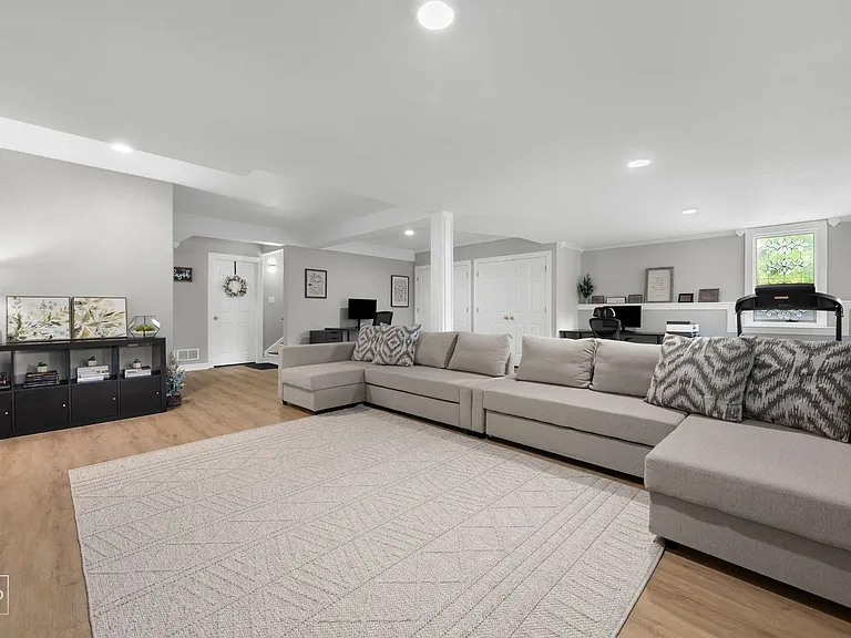 1537 W Rue James Pl — Photo 12