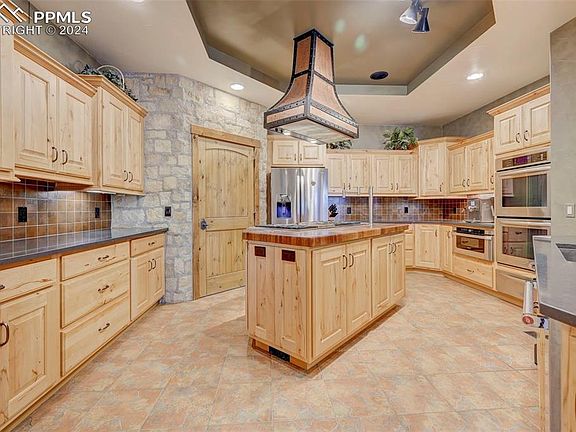 3rd image of 652 W Calle Allegre Dr