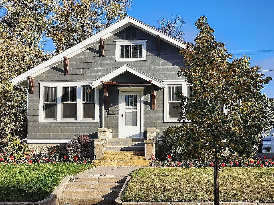 1st image of 815 5th St NE