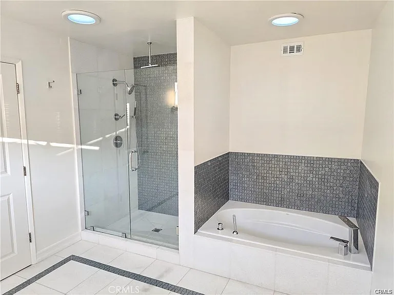 1310 Roxbury Dr #302 — Photo 12