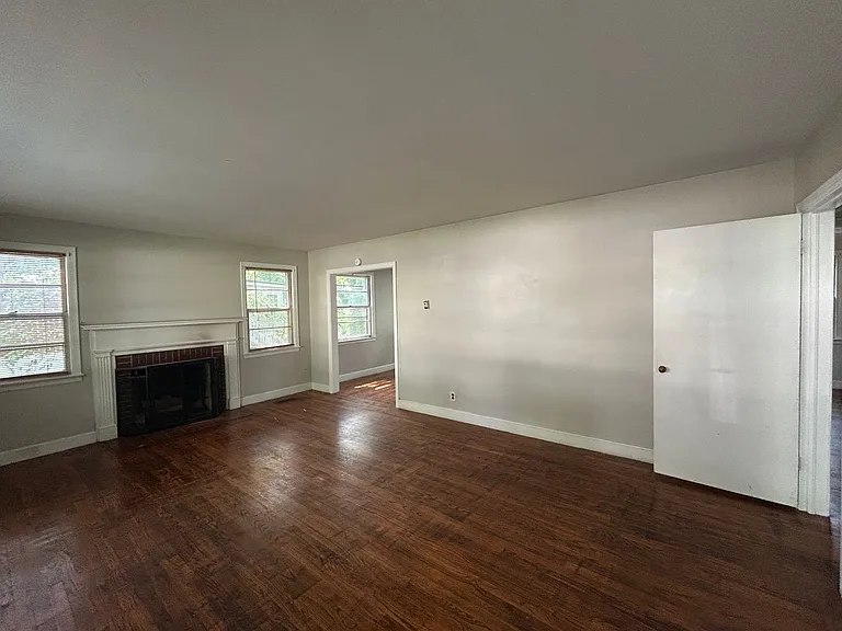 1822 Abbott Ave — Photo 3