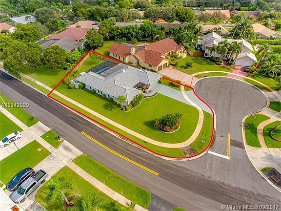 Centrally located near Sawgrass, Cheesecake Factory, Publix & Panera Bread