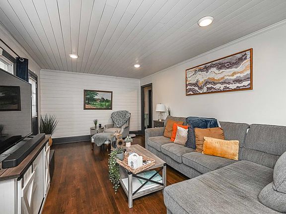 5th image of 4019 Pine Hill Dr