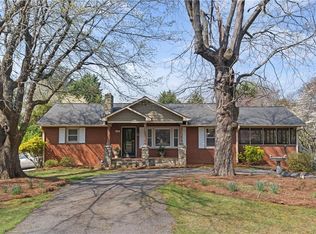 410 Lynhaven Dr, Winston Salem, NC 27104