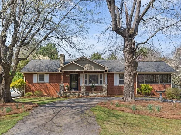 410 Lynhaven Dr, Winston Salem, NC 27104