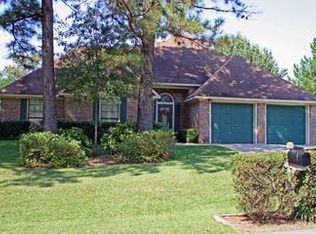 24 Raintree Dr, Hattiesburg, MS 39402
