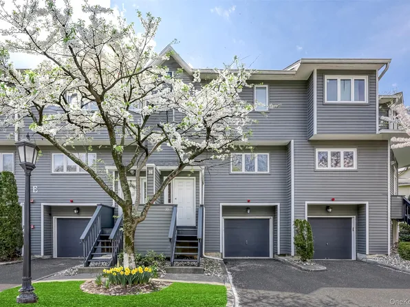 33 Village Green, Bardonia, NY 10954