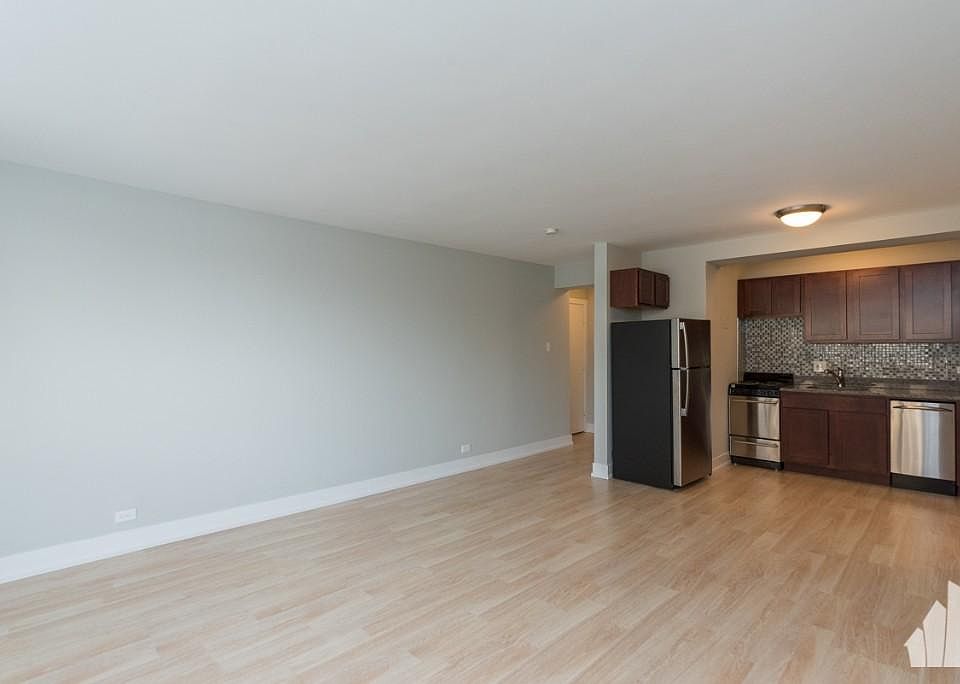 1st image of 445 W Wellington Ave APT 5E