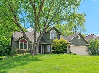 1392 Michelle Dr, Eagan, MN 55123