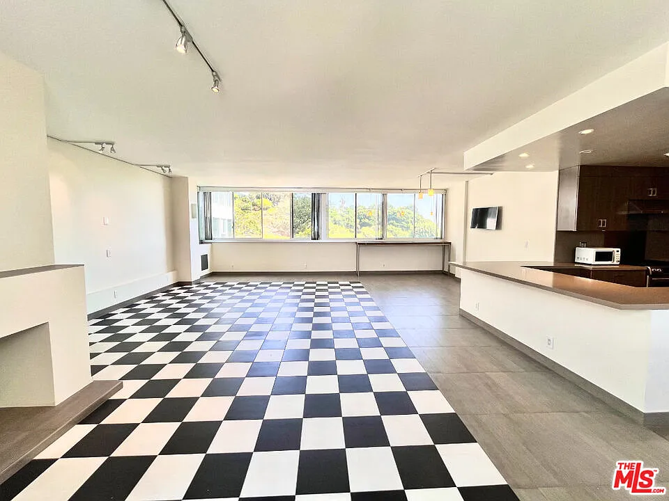 17350 W Sunset Blvd — Photo 2