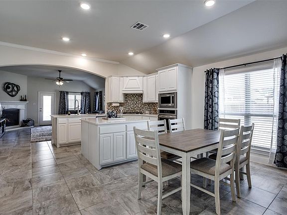 4th image of 1400 Chiva Dr