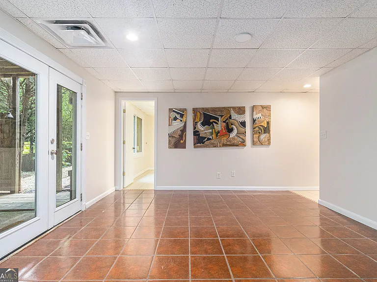 1402 McLendon Dr — Photo 17