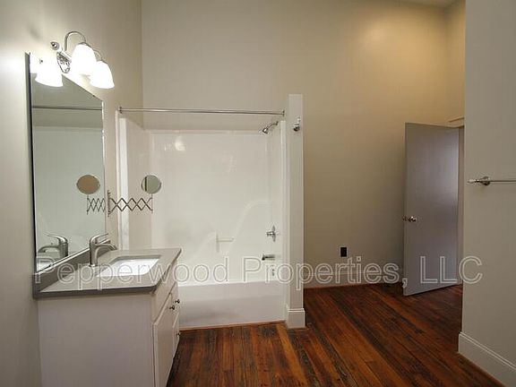 5th image of 149 S Daniel Morgan Ave APT D
