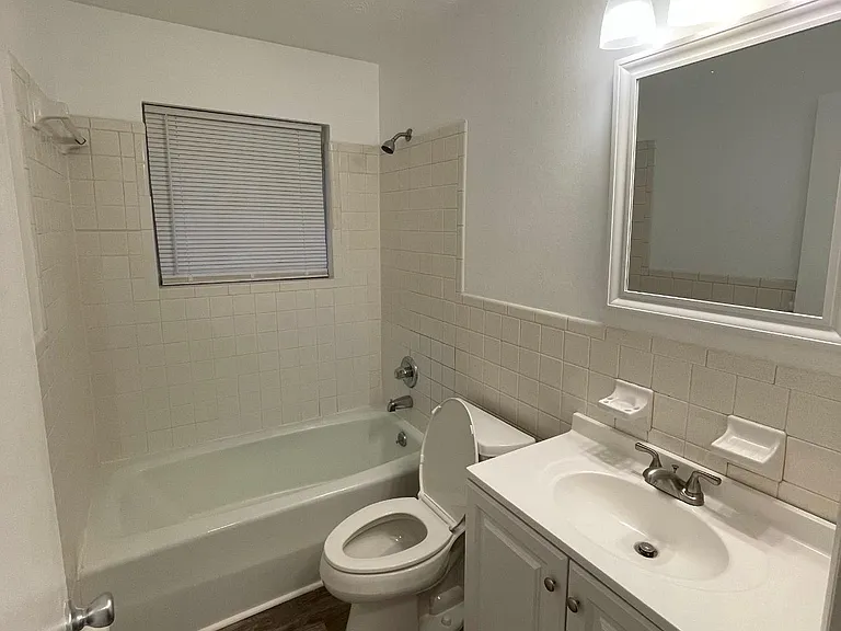 4928 Valley Dale Ct #B — Photo 7