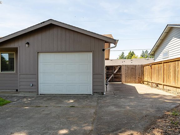 3rd image of 3820 Kendra St