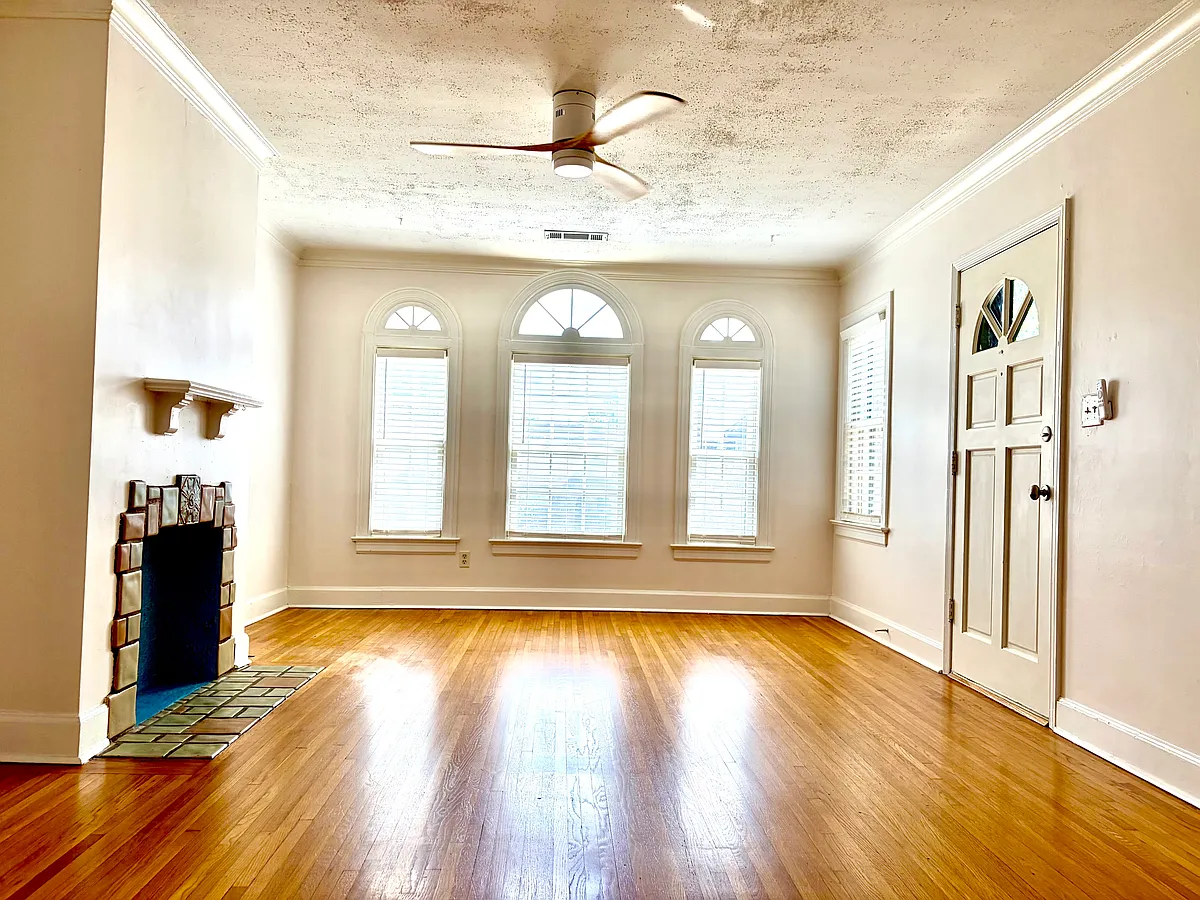 Building Photo - 1610 S Lewis Ave #1