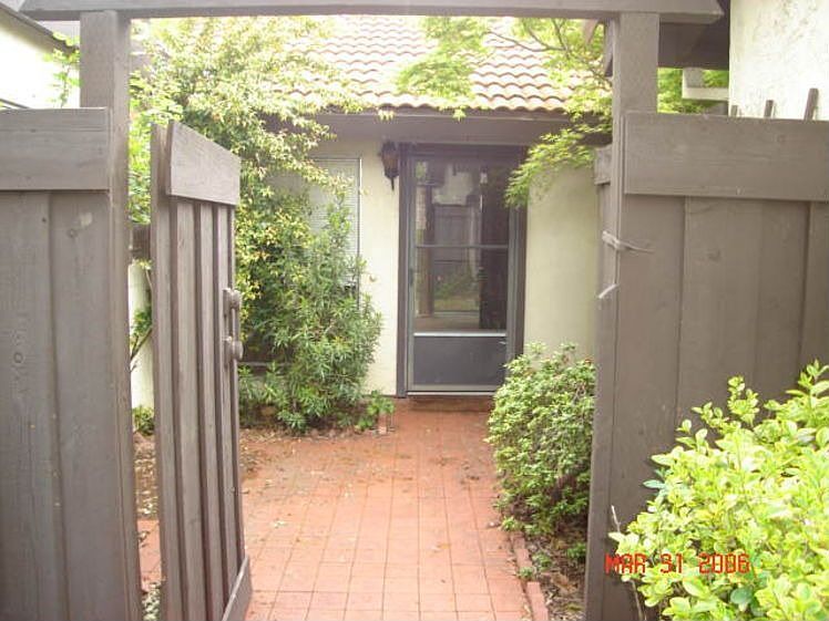 1st image of 199 Fairoaks Dr