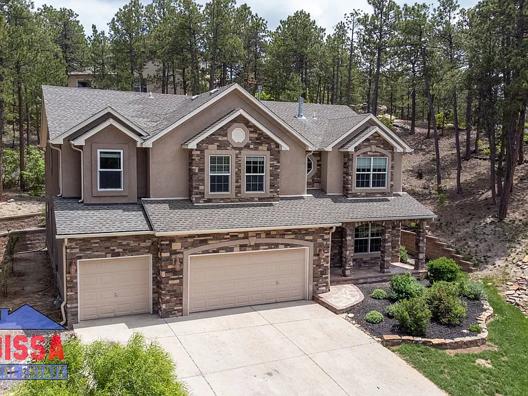 1043 Longspur Ln — Photo 2