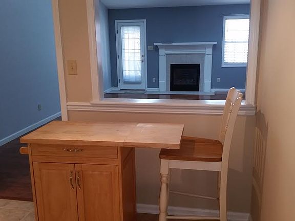 4th image of 414 Brookshire Way