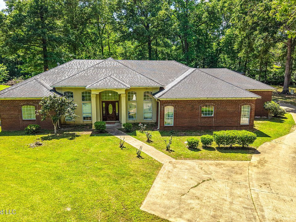1st image of 135 Cherrybark Ln