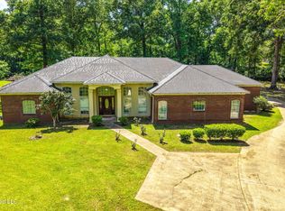 135 Cherrybark Ln, Natchez, MS 39120
