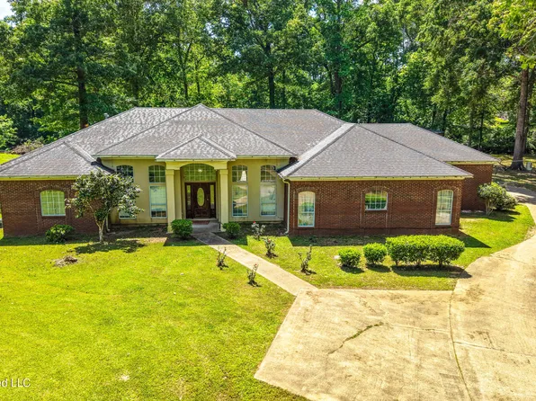 135 Cherrybark Ln, Natchez, MS 39120