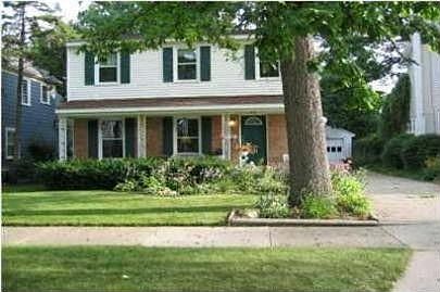 1st image of 909 Oaklawn St NE