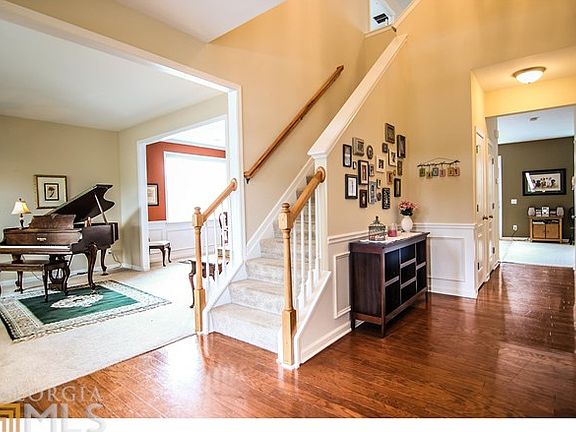 3rd image of 302 Hearthwood Dr
