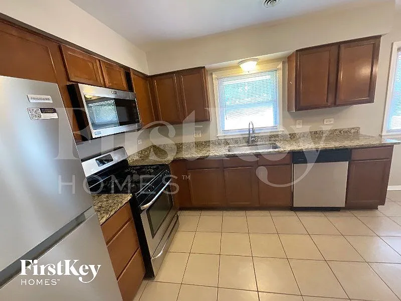 4 bed, 2.0 bath, 2226 sqft, $4,025 — Photo 2
