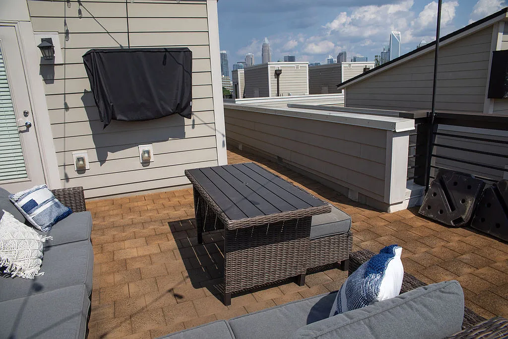 2 bed, 2.5 bath, 1266 sqft, $2,400 — Photo 4